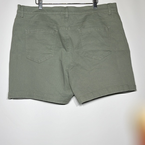 NWT Gloria Vanderbilt all-around slimming effect Amanda short soft touch - Picture 2 of 5